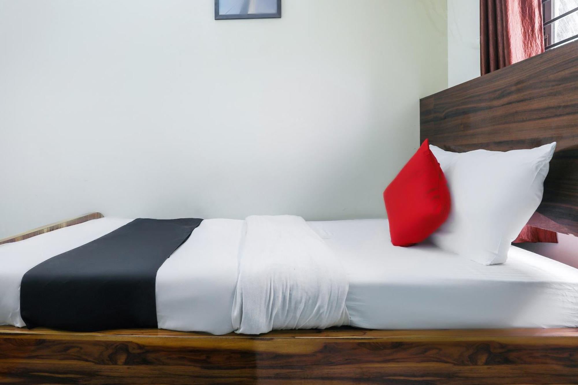 Dispur Hotel O Central Inn מראה חיצוני תמונה